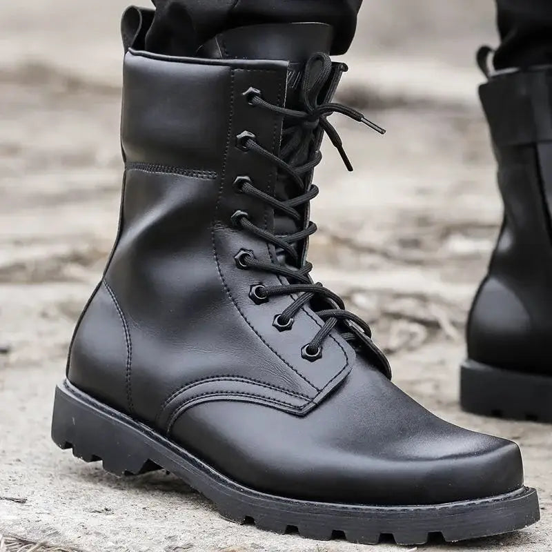 Brodequin chaussure militaire Image