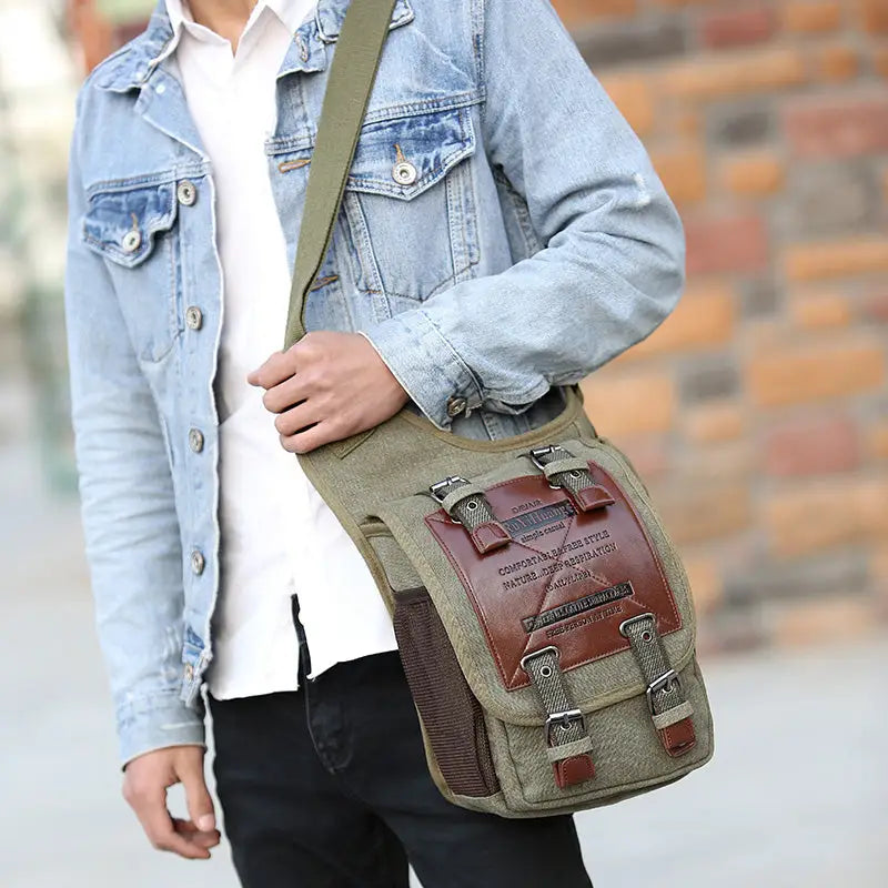SAC A EPAULE VINTAGE DE TYPE MILITAIRE